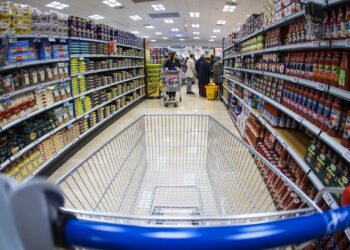 Benzina, corredo scolastico e alimentari: rientro salato dalle vacanze
