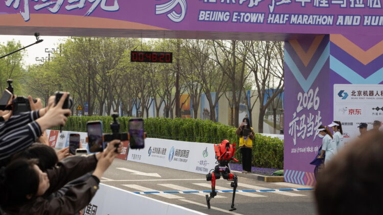 Lo sprint di Lightning, il robot cinese è più veloce di Bolt