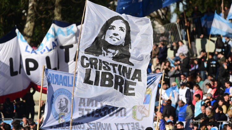 Argentina, sequestrati i beni di Cristina Kirchner nel caso Vialidad