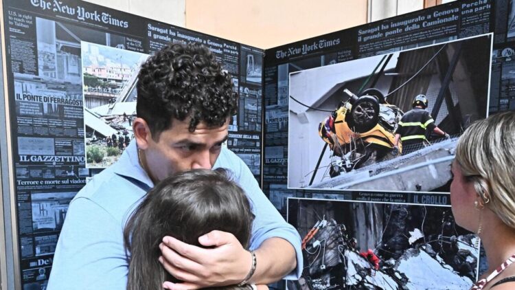 I parenti delle vittime del ponte Morandi: ‘Le macerie diventino un monito’