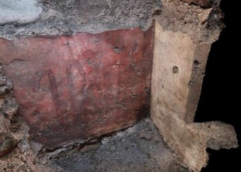 A Lucca tornano alla luce i resti di un edificio romano con pitture murali