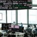 Lo spread risale a 83 punti base, rendimenti decennali al 4,05%: come investire