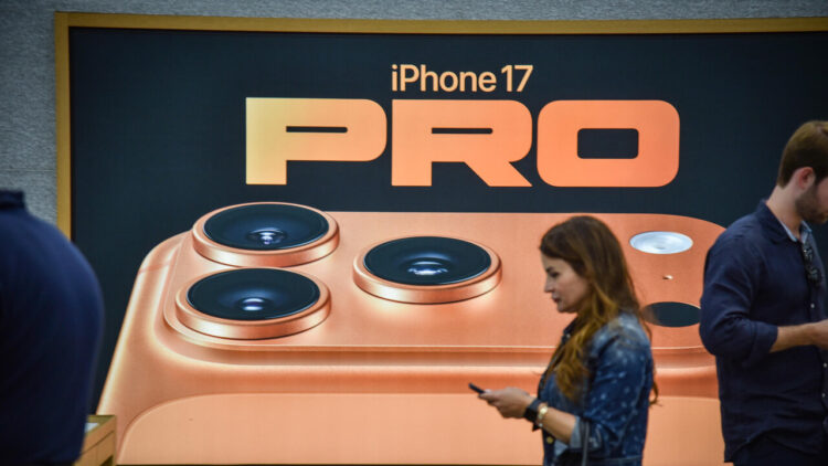 Cala il mercato degli smartphone, il più venduto è l’iPhone 17