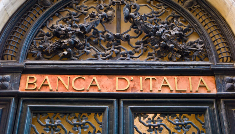 Conti correnti, 1.163 miliardi degli italiani fermi in banca: quali sono i veri costi