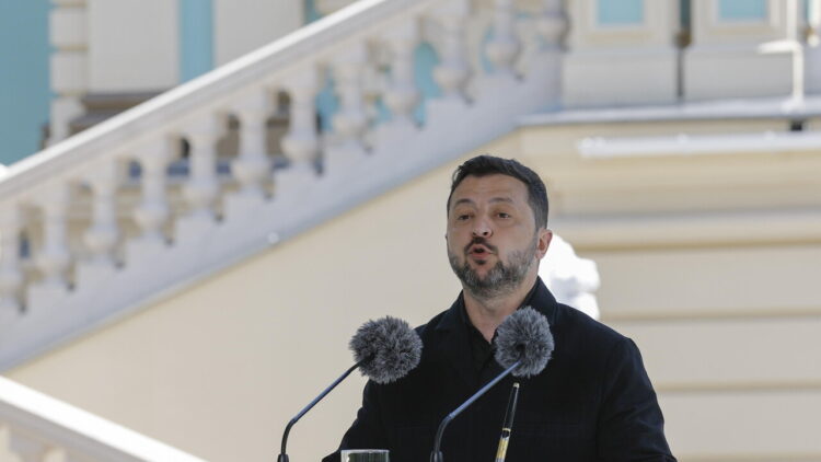 Zelensky, ‘sanzioni contro le imprese dell’industria della difesa russa’