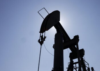Il petrolio chiude in rialzo di oltre il 5% a New York a 82,7 dollari