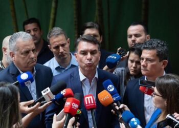 Brasile, Flávio Bolsonaro vuole 500.000 nuovi posti in carcere come El Salvador