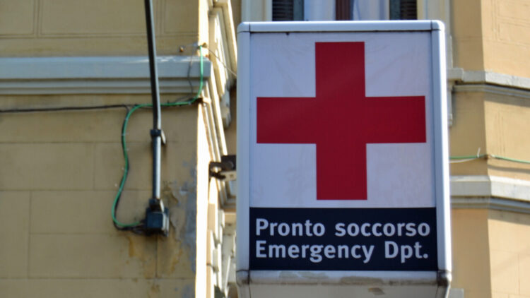 Dottoressa e infermiera picchiate da un ragazzo al Pronto soccorso di Lecco