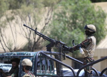 Houthi, ‘colpita una base militare saudita con missili balistici e droni’