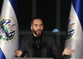 El Salvador, Bukele elogia l’intelligenza artificiale nelle scuole