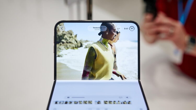 iPhone Duo, per analisti l’obiettivo di Apple è normalizzare il prezzo dei pieghevoli