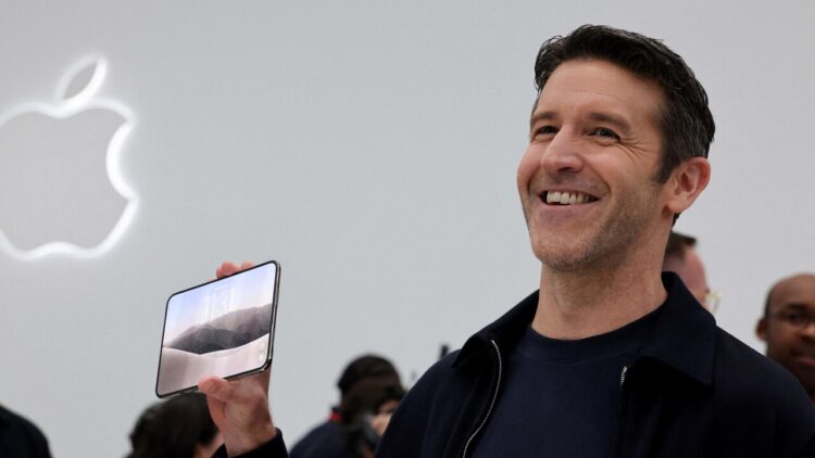 Apple svela il suo primo smartphone pieghevole, l’iPhone Duo