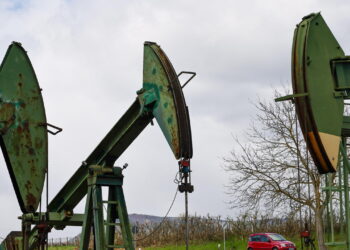 Il petrolio riduce la corsa, Brent a 105,7 dollari