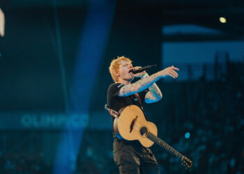 Ed Sheeran torna sul palco dopo la bufera per Gaza, proteste a Philadelphia