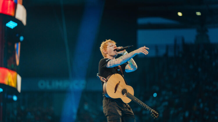 Ed Sheeran torna sul palco dopo la bufera per Gaza, proteste a Philadelphia