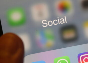 Da WhatsApp maggiore trasparenza per i contenuti generati dall’IA nelle chat