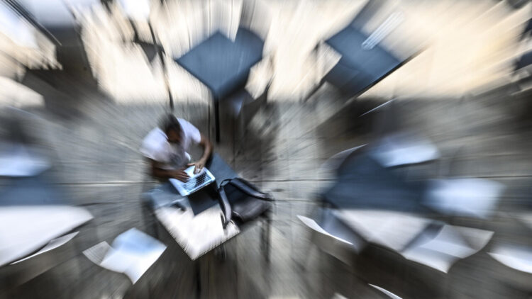 Lavoro sempre più digitale, gli italiani alle prese con il ‘tecnostress’
