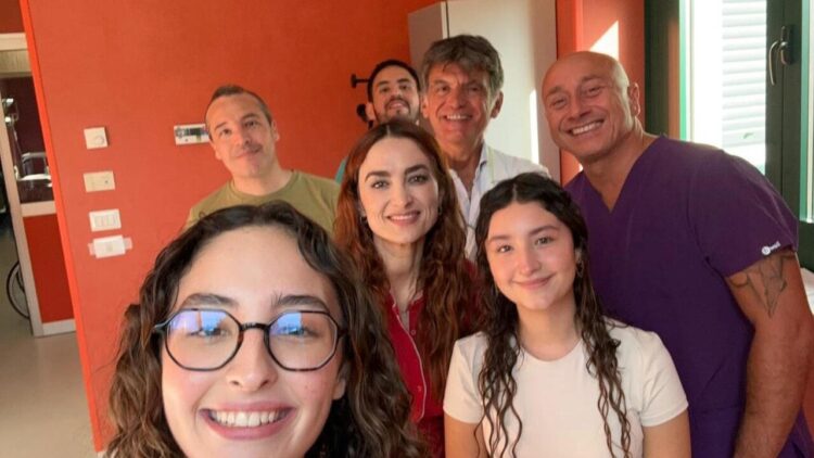 Studentessa salvata con un cuore nuovo dopo l’infarto in vacanza a 19 anni