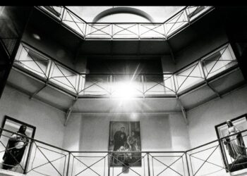 Ubriachi in cella picchiano agenti, sette al pronto soccorso