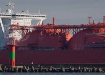 Gas, l’Asia taglia gli acquisti: più Gnl per l’Europa, cosa cambia per le bollette